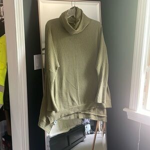 Green Turtleneck Top l Medium